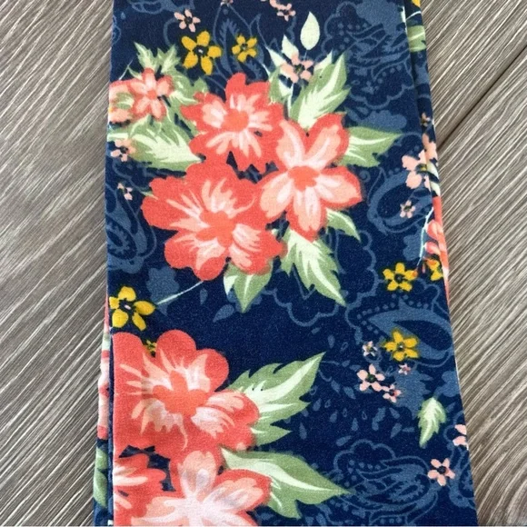 LulaRoe leggings OS - LuLa is known for their butter soft leggings! - Picture 3 of 3